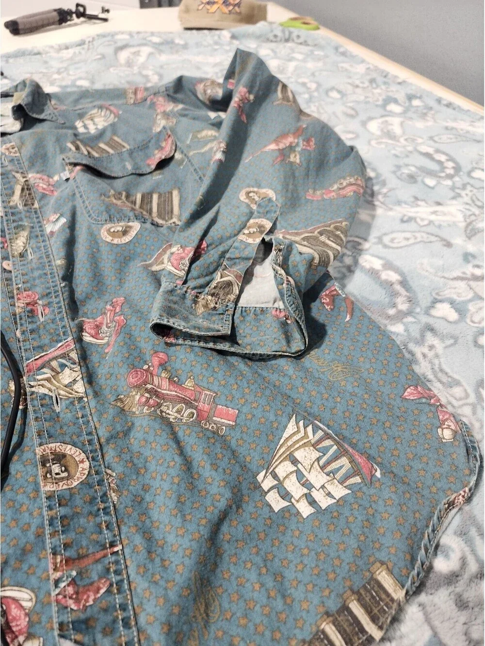 Vintage Levi's Long Sleeve Shirt Mens Southwestern All Over Print - Size Large